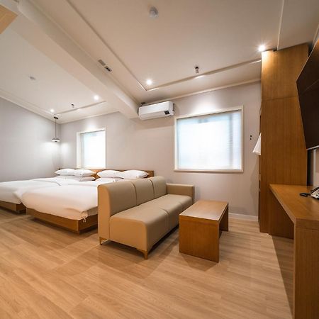 Mono Hotel Suwon Exterior foto