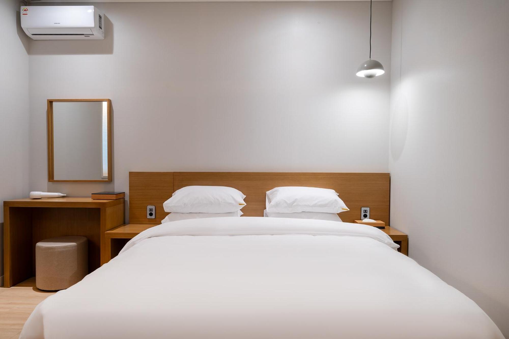 Mono Hotel Suwon Exterior foto