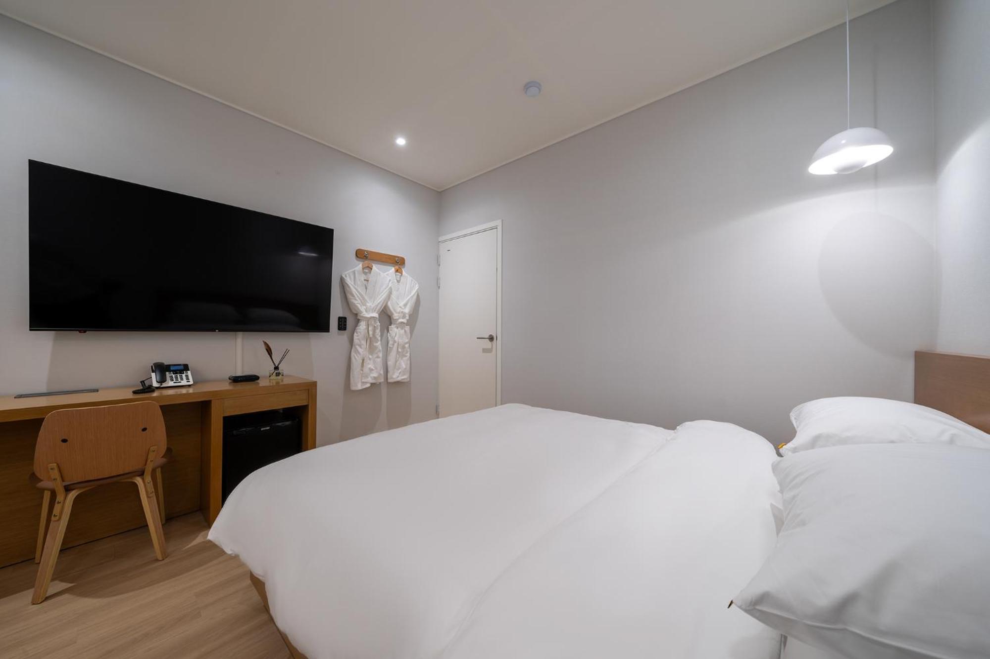 Mono Hotel Suwon Exterior foto